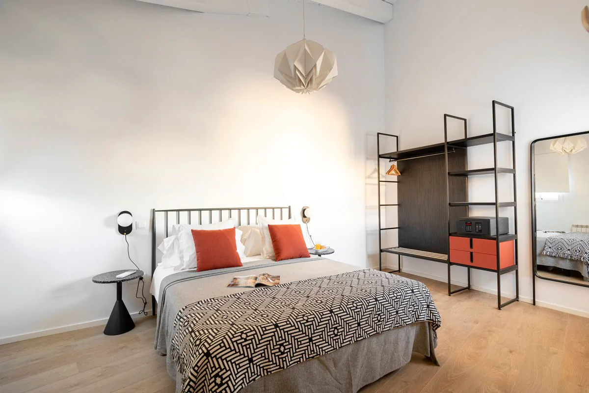 Quarto Calle Mayor Apartments Design