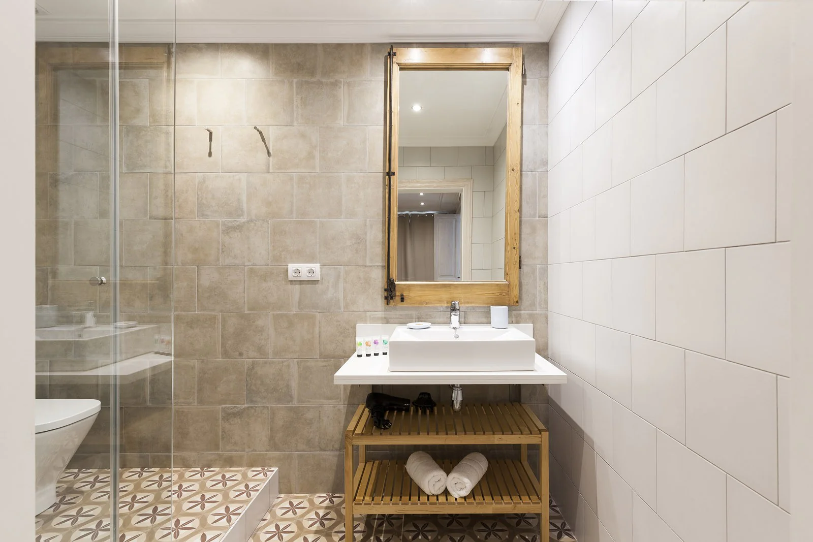 Bathroom - Fuster Apartments - Stylish Balcony